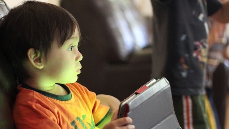 c1e16205-kid-with-tablet (1)_1561486480584.jpg.jpg