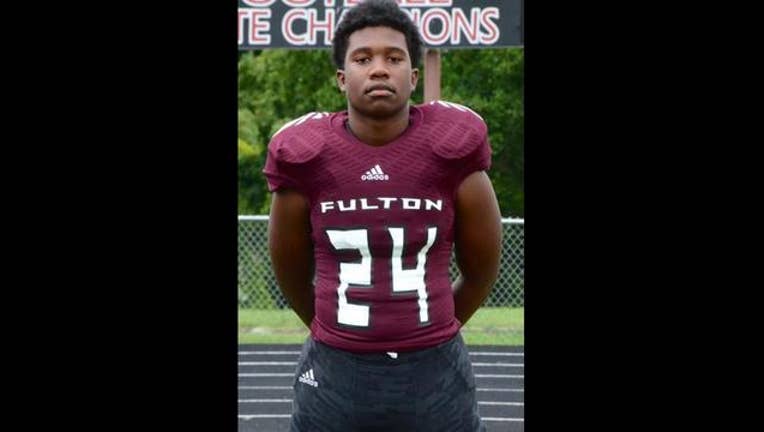 2ea094c8-High school footballer remembered for dying while shielding 3 girls in shooting