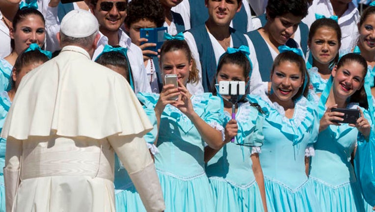 d7993f76-Vatican Pope_1441299693757