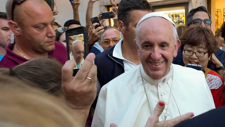 bc0fbd81-APTOPIX Vatican Pope_1441317436962