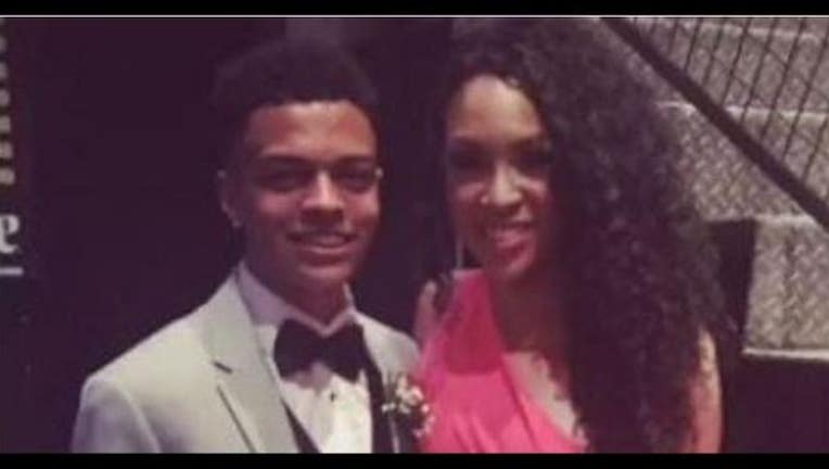 5cba9780-prom_1462370477675-408795.JPG
