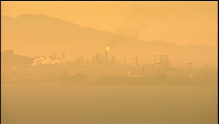 06c2eea4-richmond refinery flaring eneryvill KTVUBCME01_mpg_19.52.27.25_1563420329949.png.jpg