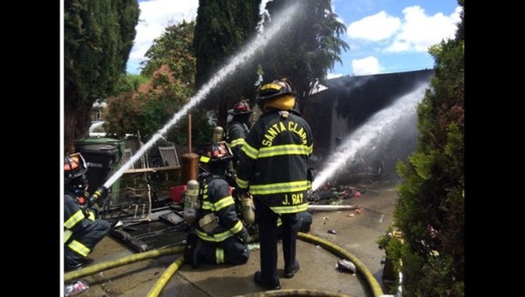 0e922bd9-At least 3 people displaced by Santa Clara house fire