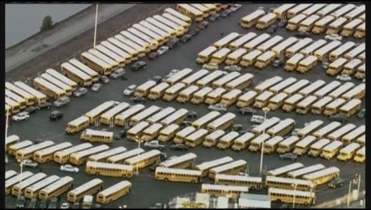 1ab49b4e-school_buses_1450192685734.jpg