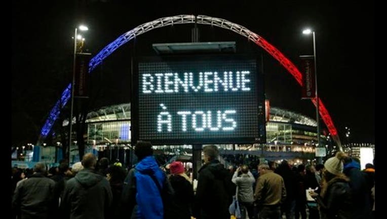 10819758-Britain England France Soccer Paris Attacks_1447791958001
