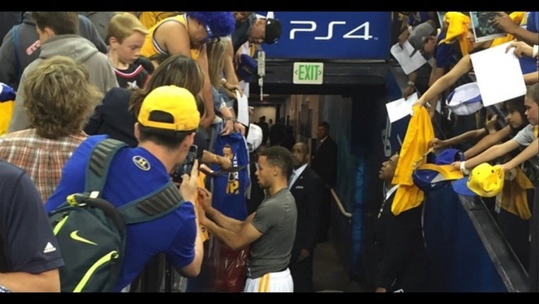 9b2b50f8-StephCurry autograph.jpg