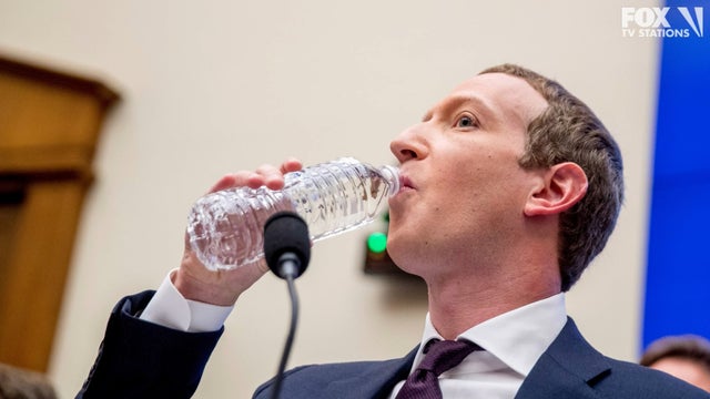 Facebook curbs political ads - for 7 days before US election