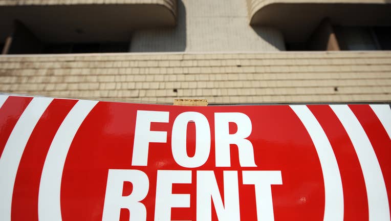 A sign for an appartment to rent is seen in Los Angeles (Photo credit should read GABRIEL BOUYS/AFP/Getty Images)