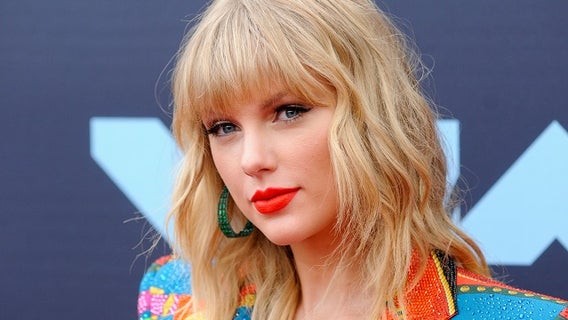 Taylor Swift's father safe after fight with burglar
