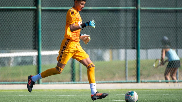 San Jose Earthquakes sign 14-year-old goalkeeper to professional contract