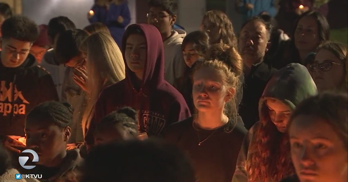 Hundreds gather at vigil to remember teens killed in crash on Christmas ...