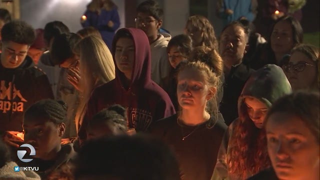 Hundreds gather at vigil to remember teens killed in crash on Christmas