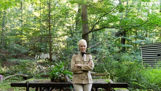 Woman who says Trump raped her seeks his DNA