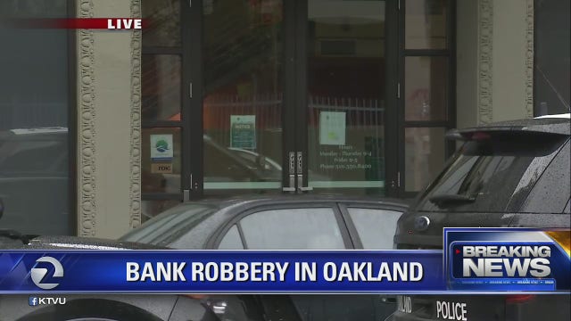 Police at scene of bank robbery in downtown Oakland