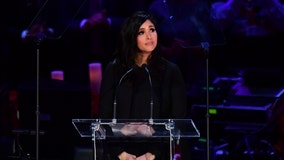 Mourners honor Kobe, Gianna Bryant with public memorial at Staples Center in LA