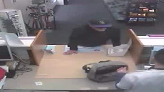 Palo Alto police looking for suspect robbed CVS pharmacy of prescription drugs