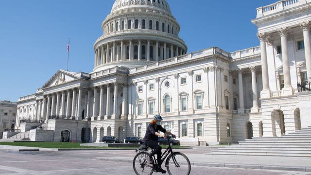Somber Congress delivers nearly $500B more in virus aid