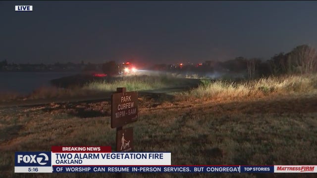Two-alarm brush fire breaks out along Oakland waterfront