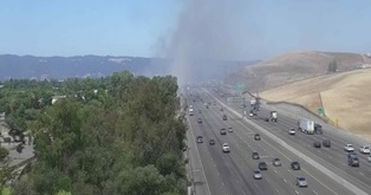 Vegetation fire causes traffic backup on I-580 in Livermore | KTVU FOX 2