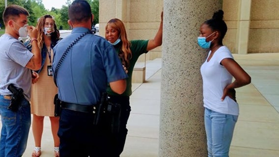 $100K raised for out-of-work mom who gave lottery winnings to cop shot in the line of duty