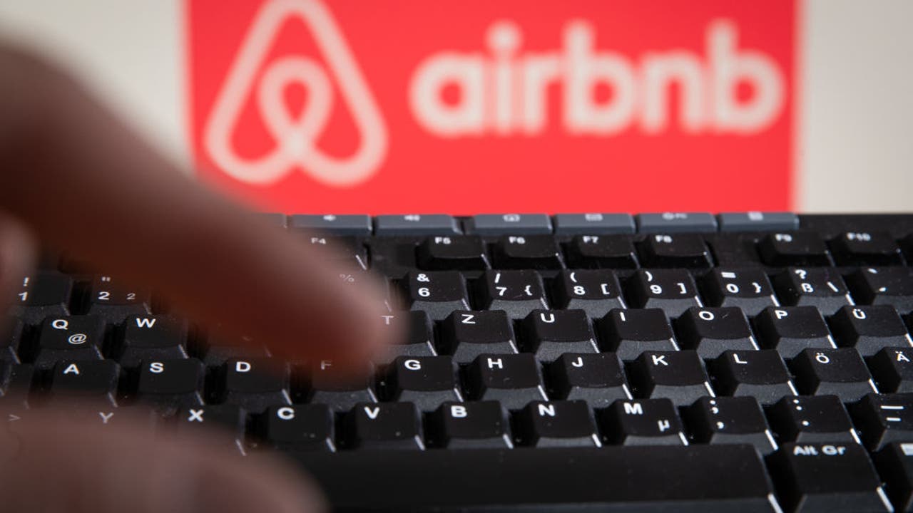 Airbnb prices shares at $68 ahead of Thursday IPO