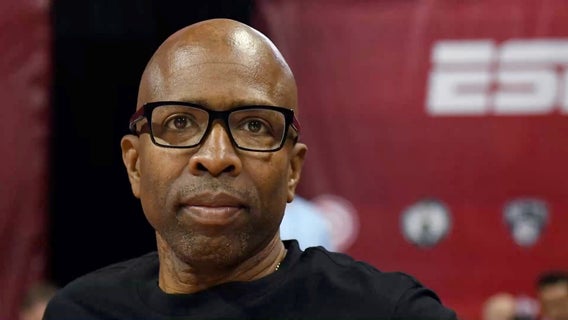 Kenny Smith walks of 'Inside the NBA' set in solidarity with player boycott