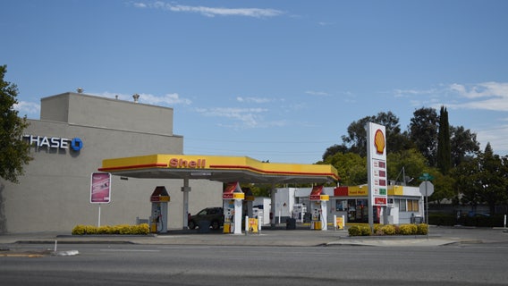 Deputies investigating attempted armed robbery at Shell station convenience store in Redwood City
