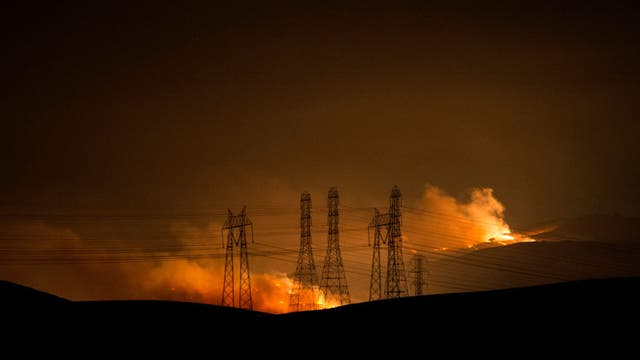 SCU Lightning Complex Fires grow to 585 square miles