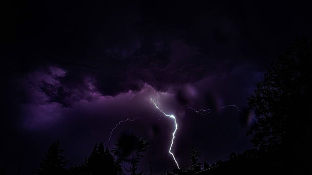 Weather forecast indicates chance of dry lightening this weekend