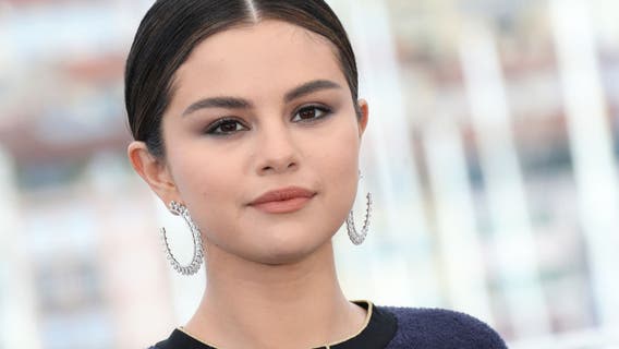 Selena Gomez shows kidney transplant scar for the first time