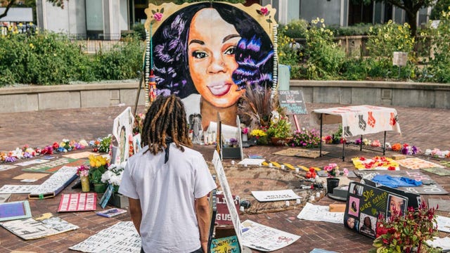 Breonna Taylor case: Police off-days canceled in anticipation of decision on charging officers