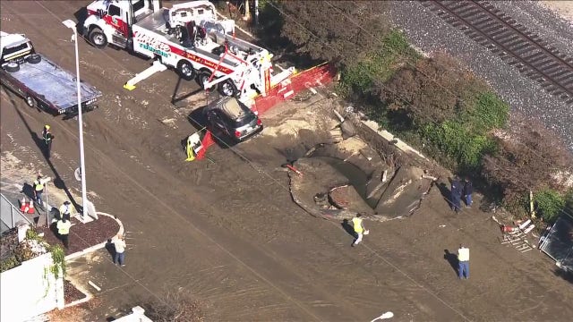 Sinkhole near Levi's Stadium swallows 2 vehicles