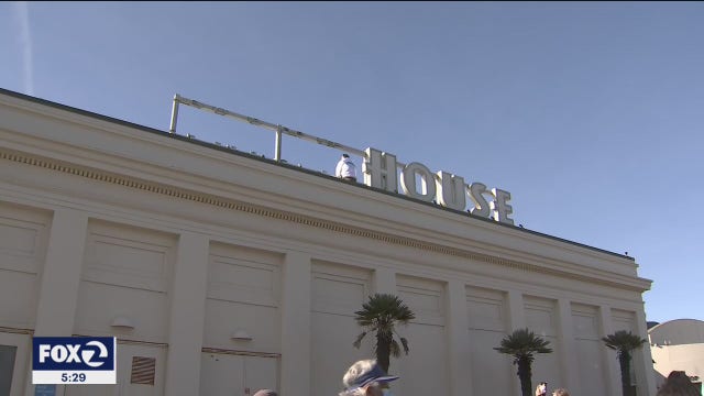 Crowds boo as iconic Cliff House sign comes down