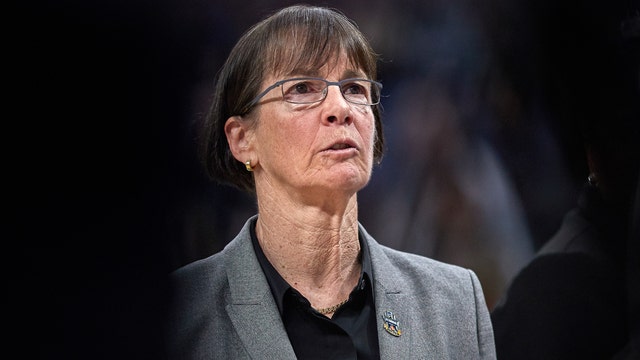 Stanford's Tara VanDerveer becomes winningest women's basketball coach