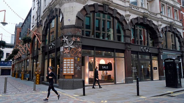 More restrictions in the UK after new COVID-19 strain discovered