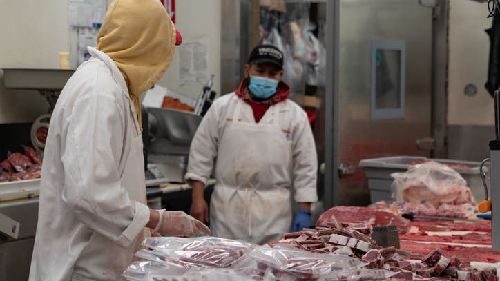 US meat plants hope to maintain production despite virus threat - Vimarsana News