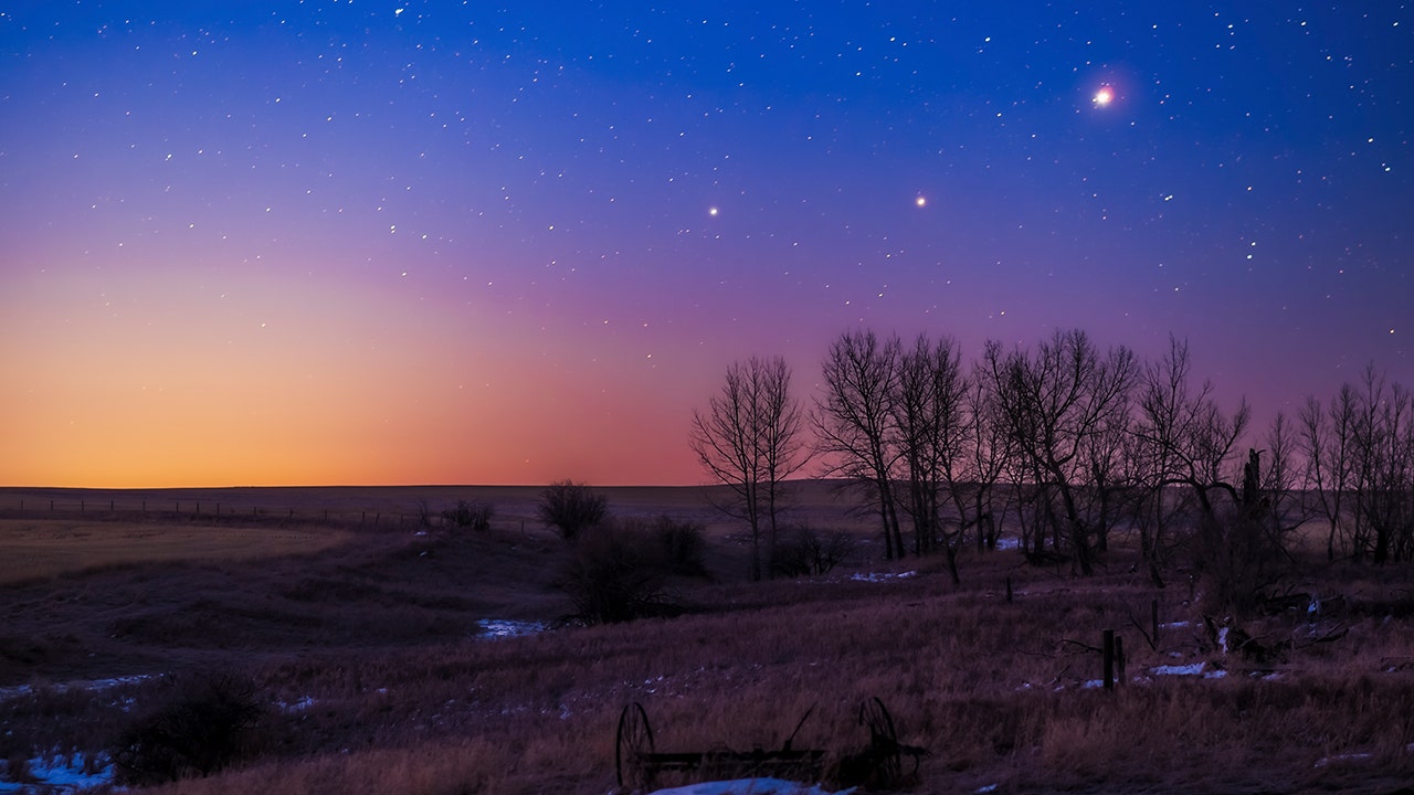 ‘Planetary Trio’: Spectacular Triple Conjunction To Light Up Sky For ...