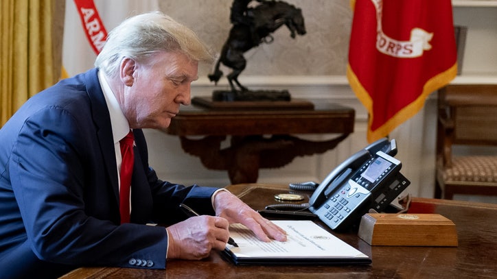 Trump may issue as many as 100 commutations, pardons before term ends - Vimarsana News