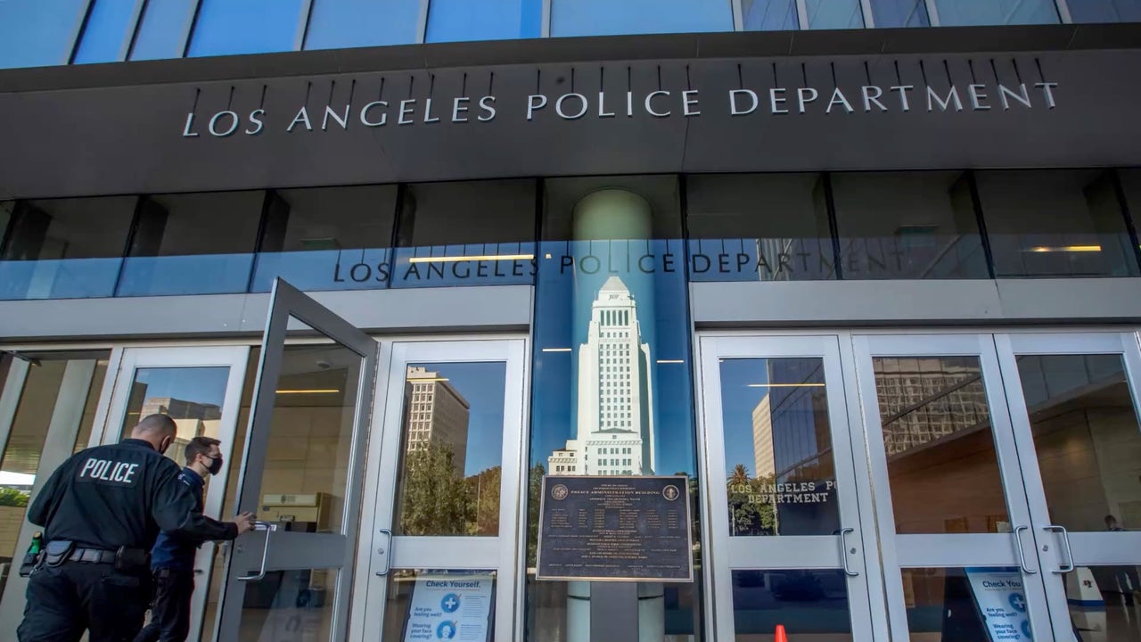 Investigation launched after LAPD officers circulate George Floyd ...