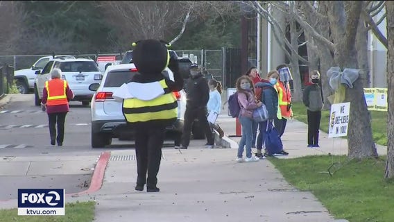 'Over the moon:' For 1st time since pandemic, elementary students in Los Gatos return to school