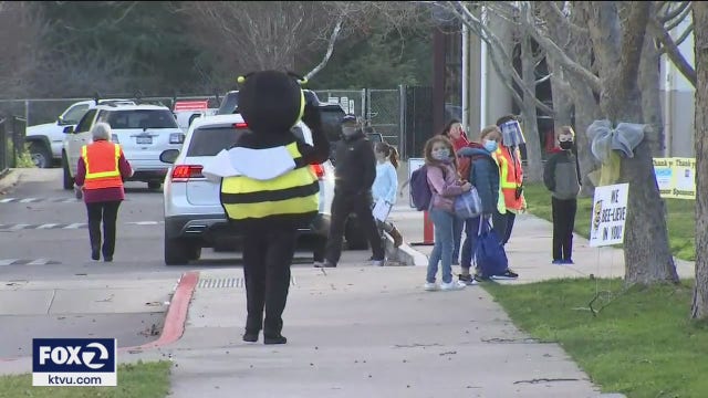 'Over the moon:' For 1st time since pandemic, elementary students in Los Gatos return to school