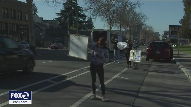 Oakland parents, students protest for in-person learning; union wants to reimagine return to class