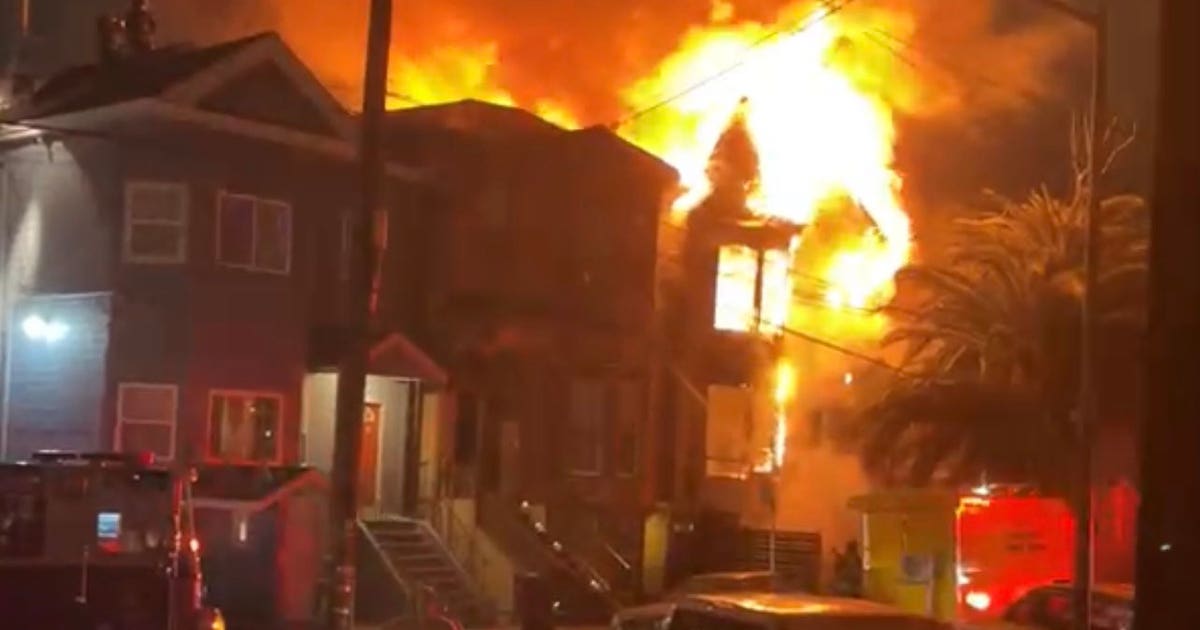 Multiple residents displaced in 3-alarm Oakland fire | KTVU FOX 2