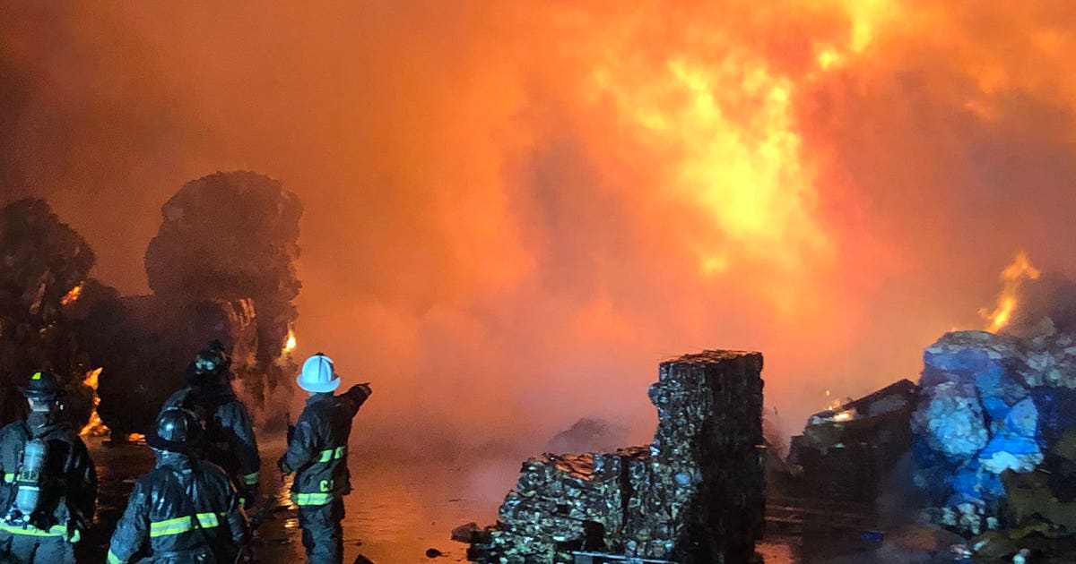 Firefighters contain blaze at Oakland recycling facility yard | KTVU FOX 2
