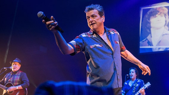 Les McKeown, lead singer of Bay City Rollers, dies at 65
