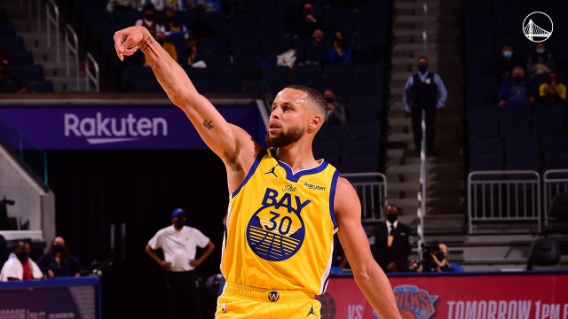 Curry leaves Warriors' series opener vs. Wolves in 2nd quarter with strained hamstring