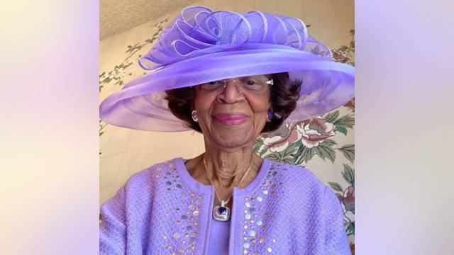 Stylish 82-year-old woman inspires the internet with virtual church outfits