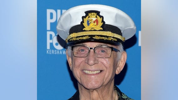 ‘Love Boat’ captain Gavin MacLeod dies at 90