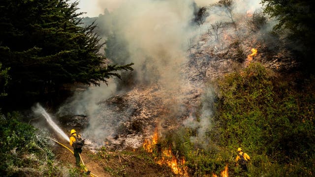 Crews hike to remote area to battle wildfire near Big Sur