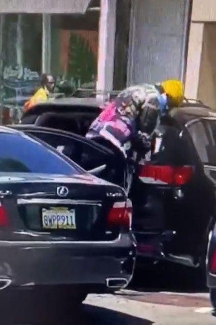 Burglars invade Oakland homes dressed as Amazon delivery workers | KTVU ...